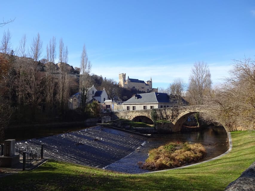 Segovia: guided route on an electric bicycle (ebike) - The Church of Vera Cruz and the Alcázar view
