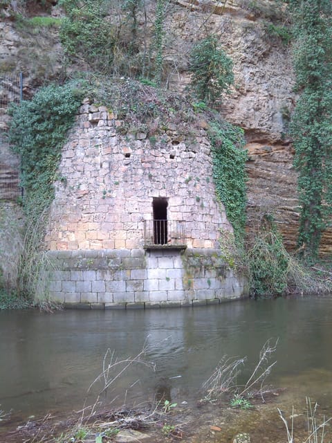 Segovia: guided route on an electric bicycle (ebike) - Following the walls around the historic center