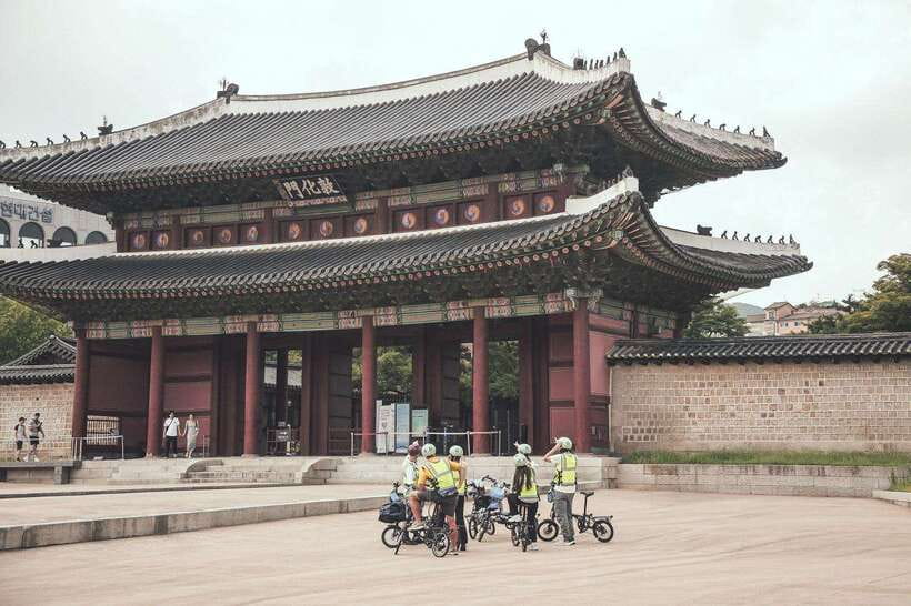 Seoul: Afternoon Ebike tour and "Happy Hour" food and drinks - The final hour: Chi-maek, Jeon, or Makgeolli
