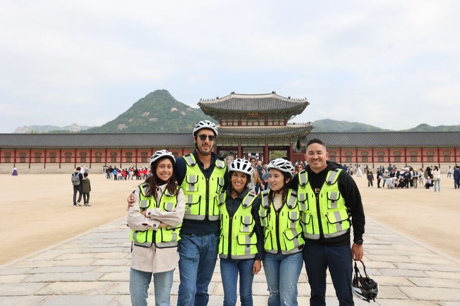 Seoul: City Highlights eBike Tour - Seochon shows a quieter side of the palace district