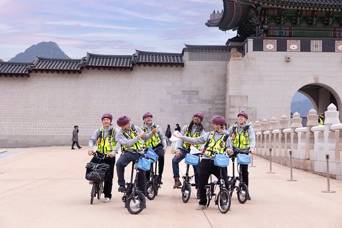 Seoul E-bike Tour - Cheonggyecheon Stream and the old city waterway