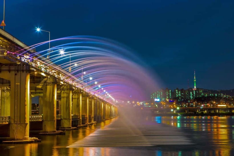 Seoul: Han River Sunset Bike Tour with Rainbow Fountain Show - Nodeul Island brings a quieter pause