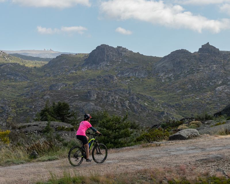 Serra da Estrela: Private E-Bike Tour with Observatory - A mountain ride with more than one kind of view