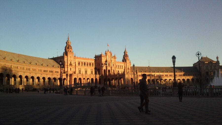 Seville: 2.5-Hour Evening Electric Bike Tour - The cathedral, Royal Alcazar, and Tobacco Factory