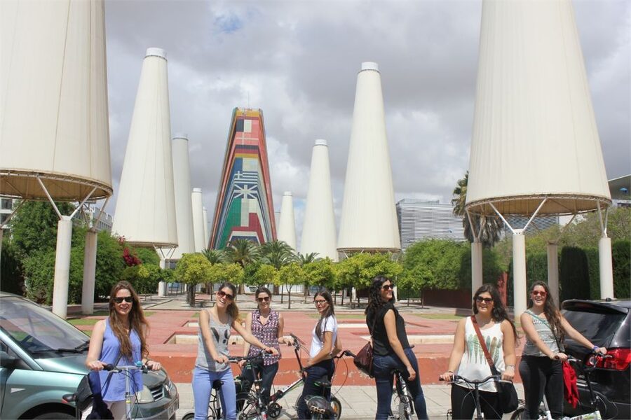 Seville: Bike Rental - The pickup experience and what to check