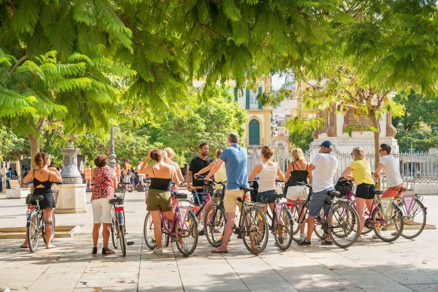 Seville City Bike Tour: Top Seville's Monuments - Starting in Santa Cruz and getting your bearings