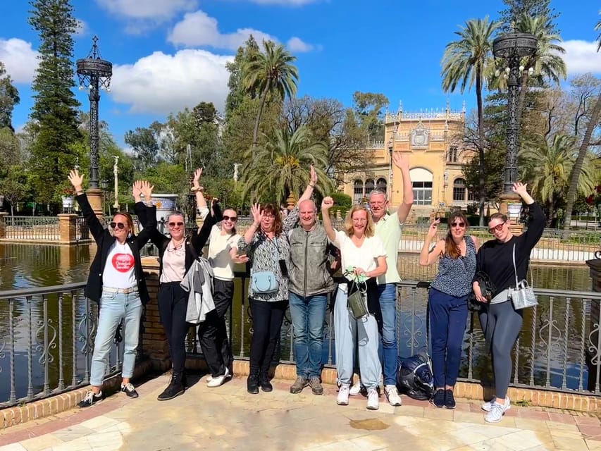 Seville: Dutch Cycling Highlights Tour with local guide - From Torre del Oro to San Telmo Palace