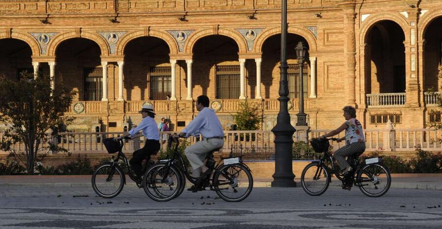 Seville: Electric Bike Tour in Small Group - The first ride through central Seville