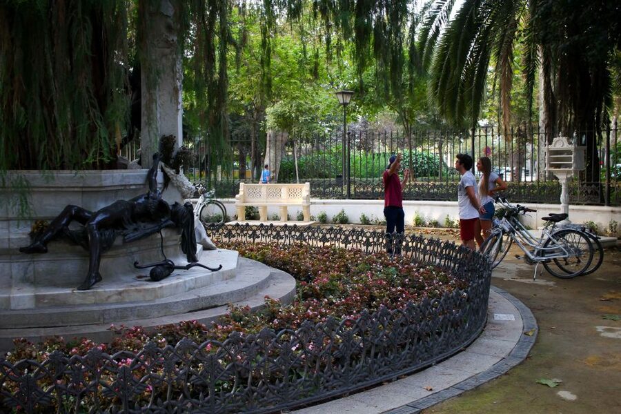 Seville: Guided Sunset Bike Tour - Riding through Santa Cruz