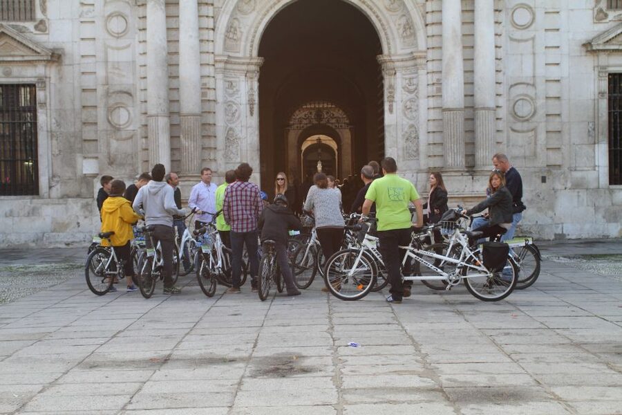 Seville: Historic Center Bike Tour - Key points at a glance