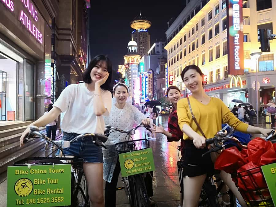 Shanghai: 4-Hour Nightlife Adventure & Tasting Bike Tour - Crossing the city toward the Huangpu River