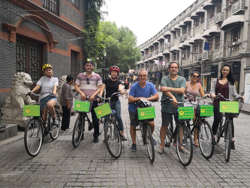 Shanghai: Full Day Classic Bike Tour With an Authentic Lunch - Crossing Nanjing Road without losing the city