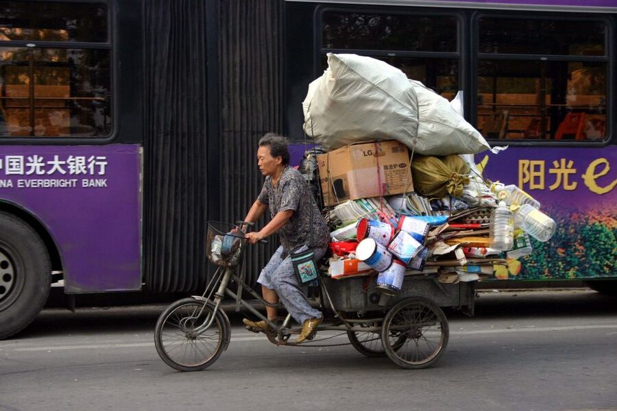 Shanghai: Full Day Classic Bike Tour With an Authentic Lunch - Why a bicycle is a smart way to meet Shanghai