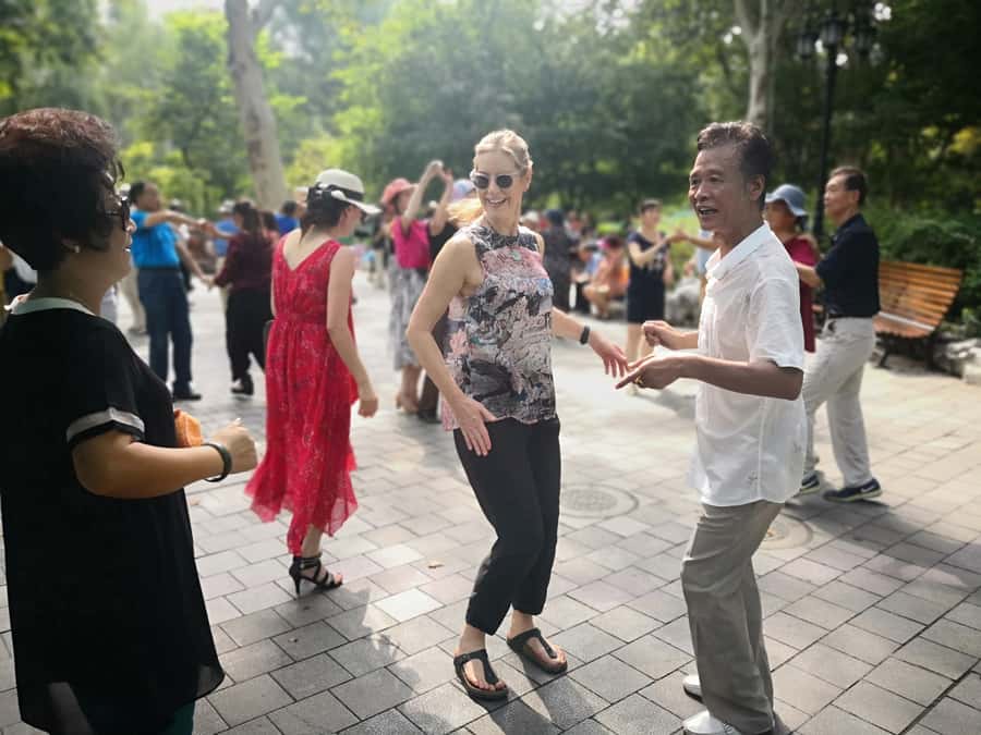 Shanghai Must-See and Foodie Test Bike Tour( Day & Night) - Exploring Yu Garden Bazaar and its back lanes