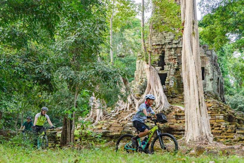 Siem Reap: Angkor Sunset Bike & Boat Tour /E-Bike Available - Rice fields, buffalo, and quiet family plots