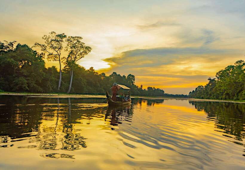 Siem Reap: Angkor Sunset Bike & Boat Tour /E-Bike Available - Riding behind Angkor Wat