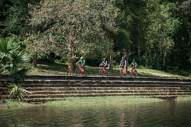 Siem Reap: Angkor Wat Sunrise Bike Tour & Jungle Breakfast - A cooked breakfast in the forest