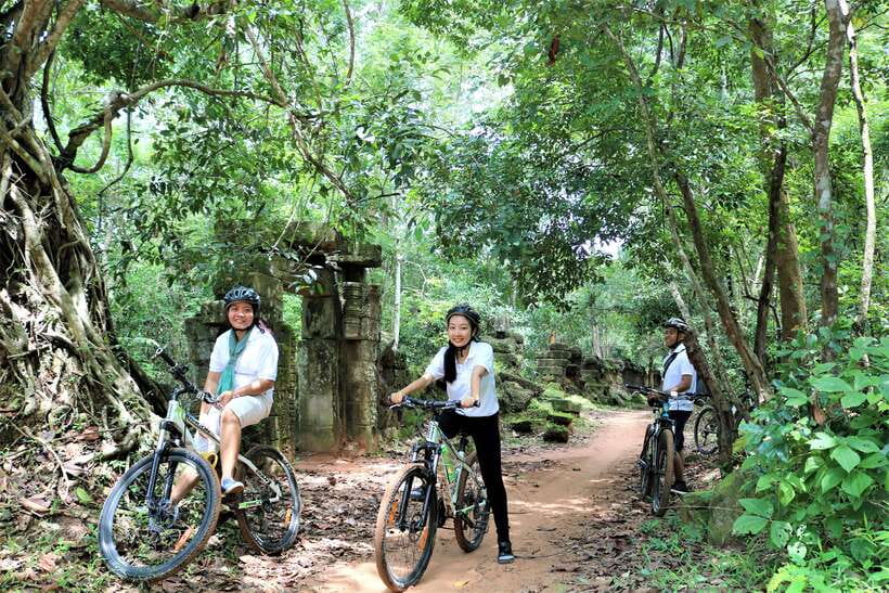 Siem Reap: Bike Rental - Follow the wall of Angkor Thom back toward town