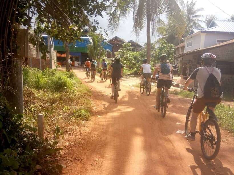 Siem Reap: Countryside Cycle and Local Village Life Tour - What the 15 to 20 kilometer ride feels like