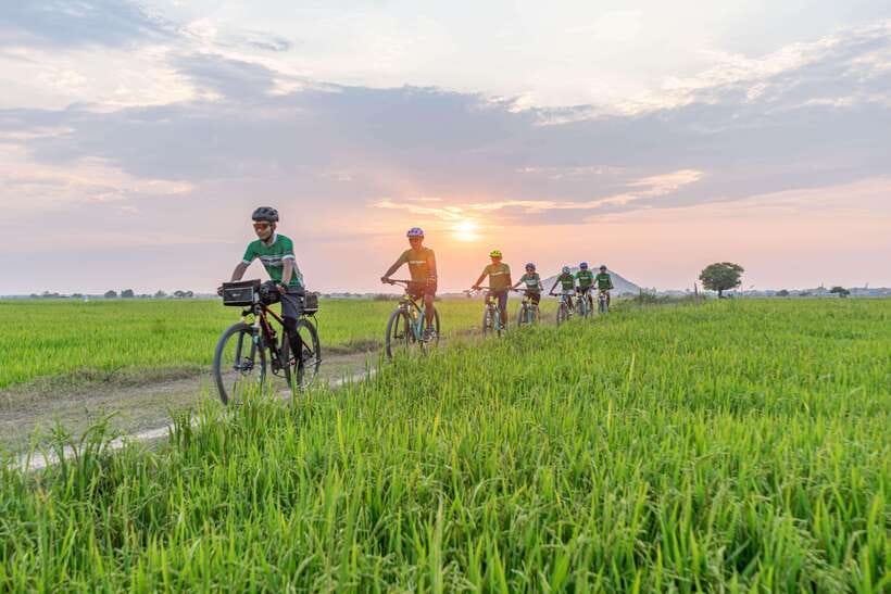 Siem Reap: Countryside Sunset Bike Tour / E-Bike or Tuk Tuk - A traditional village and local livelihoods