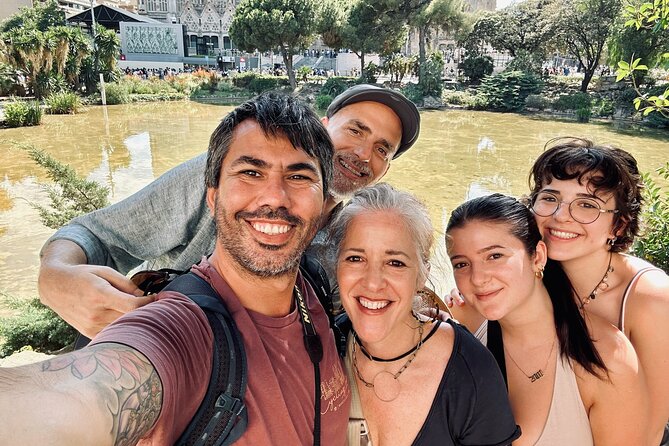 Sightseeing by Bike & Photo Shooting - Ciutadella Park offers a greener pause