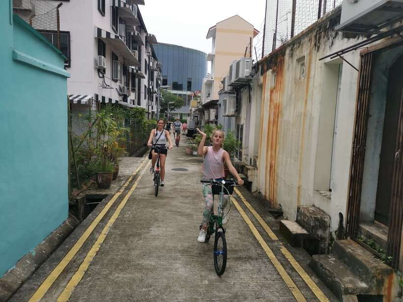 Singapore: Food and Bike Tour: Katong District - Starting at Dakota MRT and getting settled
