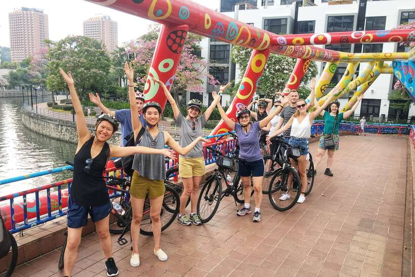 Singapore: Historical Half-Day Bike Tour - Marina Bay, Merlion Park, and the Formula 1 route