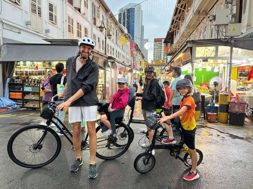 Singapore: Light to Night Bike Tour - What the guide adds to the ride
