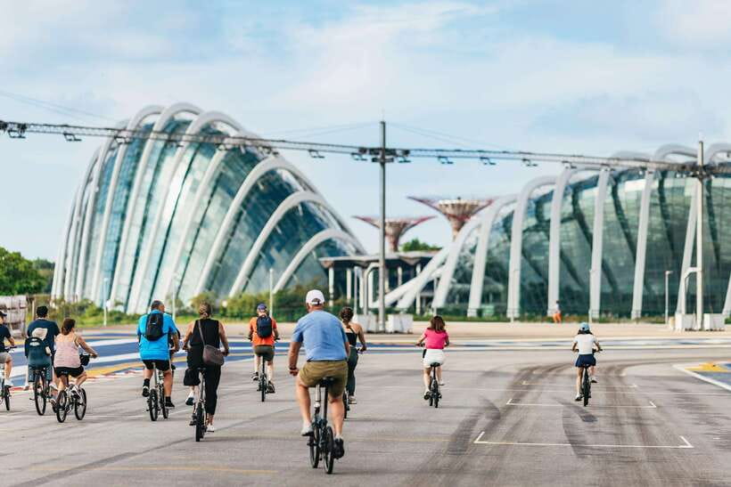 Singapore: Lion City Highlights Bike Tour - Chinatown, where the route slows down