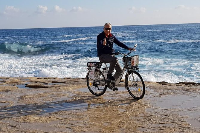 Siracusa tour on high tech bike - The marina closes the circuit