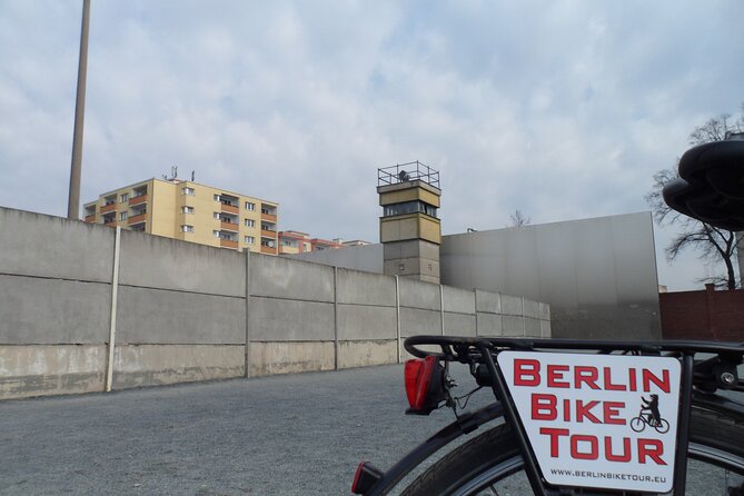 Small-Group Berlin Wall Bike Tour - Ten Minutes at the Berlin Wall Memorial