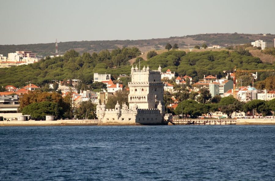 South Lisbon: 3-Hour Christ the King Electric Bike Tour - Coffee and views at Casa da Cerca