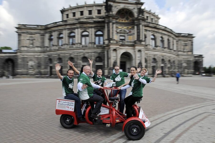 SRF CoBi | City Tour by ConferenceBike - Seven seats, one circle, and a very different city ride