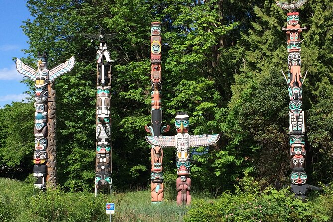 Stanley Park & Downtown - Vancouver Bike Tours - Robson Square puts downtown architecture in context