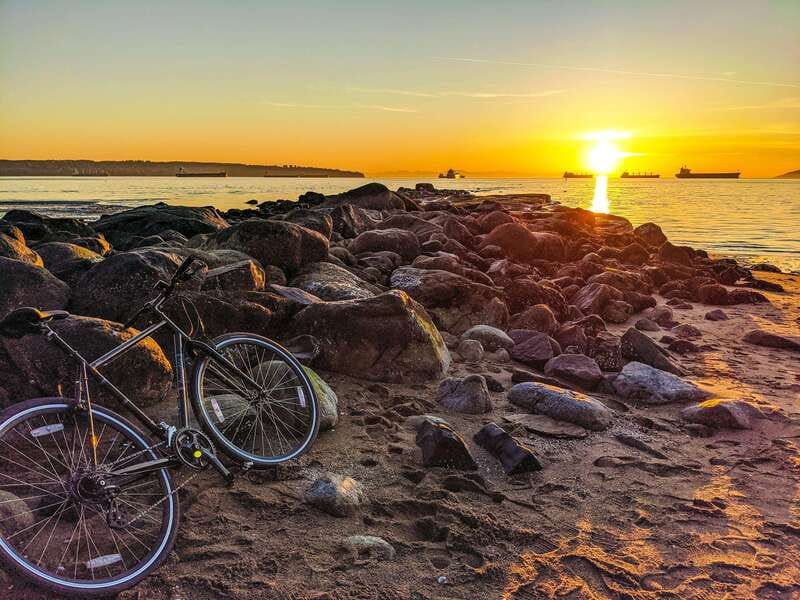 Stanley Park Self Guided Bike Tour - The Vancouver Aquarium stop