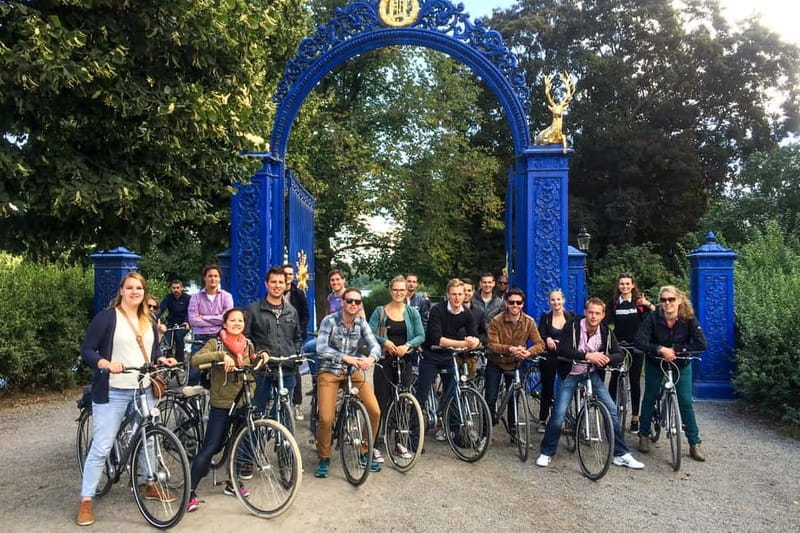 Stockholm: Guided Bike Tour - Parliament, the Royal Dramatic Theatre, and the bridges