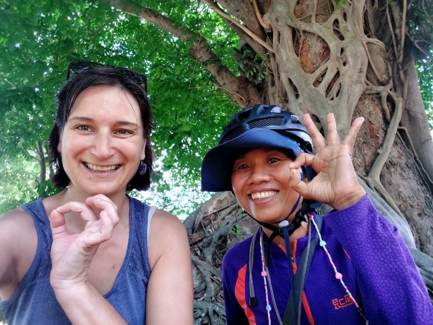 Sukhothai: Full-Day Historical Park Cycling Tour with Lunch - Seeing Sukhothai by Bicycle Instead of by Road