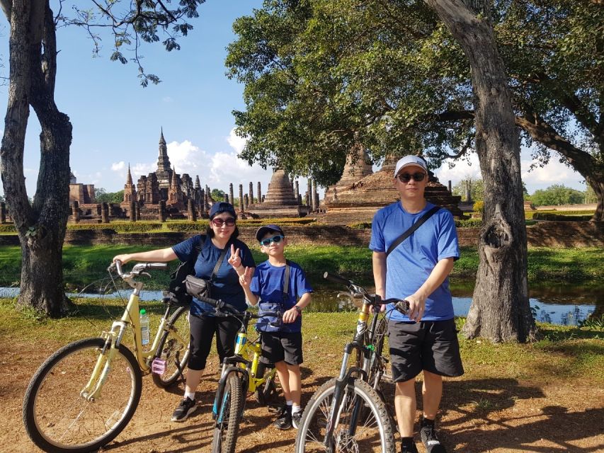 Sukhothai: Full-Day Historical Park Cycling Tour with Lunch - Lunch at a Local Thai Restaurant