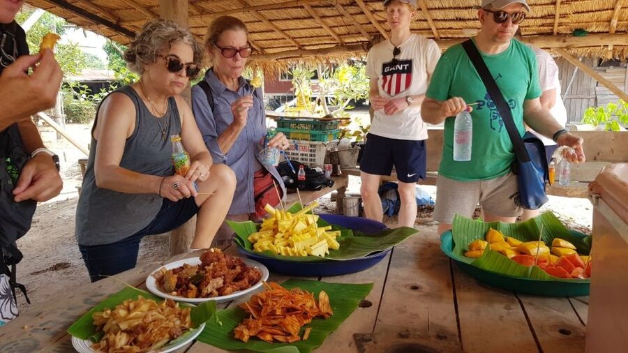 Sukhothai: Full-Day Historical Park Cycling Tour with Lunch - Who Should Book This Sukhothai Cycling Tour?