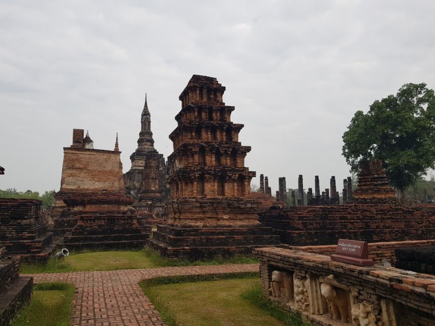 Sukhothai: Full-Day Historical Park Cycling Tour with Lunch - Temples, Buddhism, and Time to Look Around