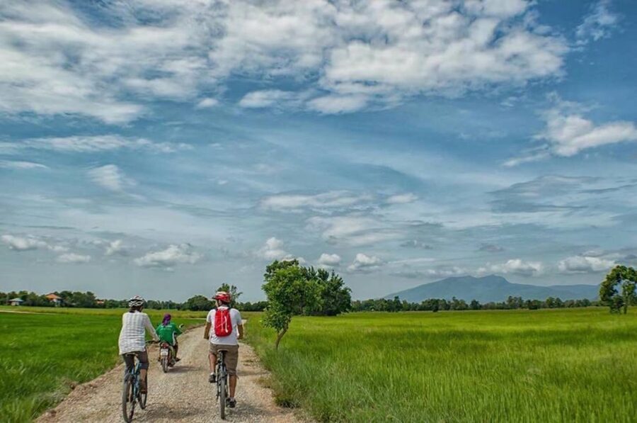 Sukhothai: Half-Day Countryside Bike Tour - Following the irrigation canal to the wood workshop
