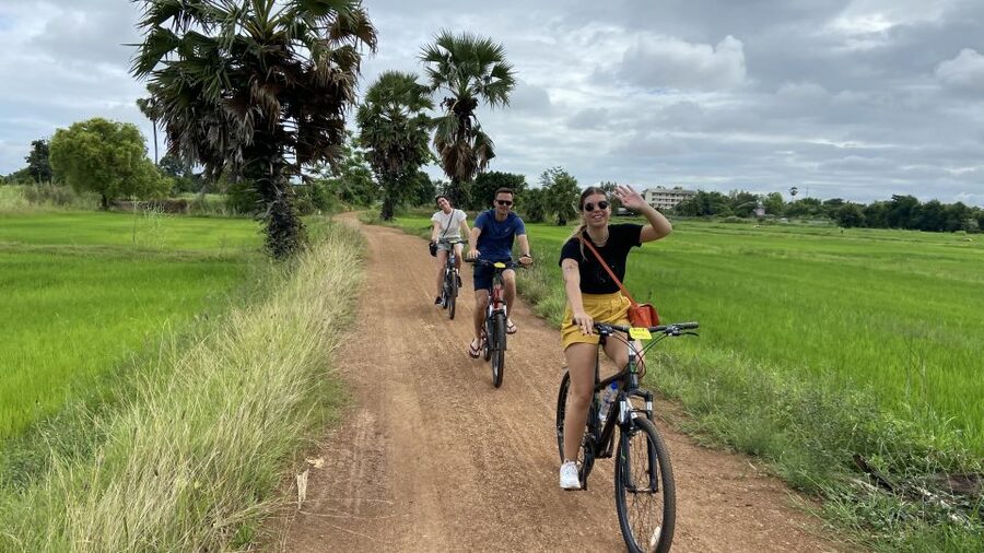Sukhothai: Historical Park & Countryside Cycling Tour - Ban Khuai and the quiet start at 8:15 AM