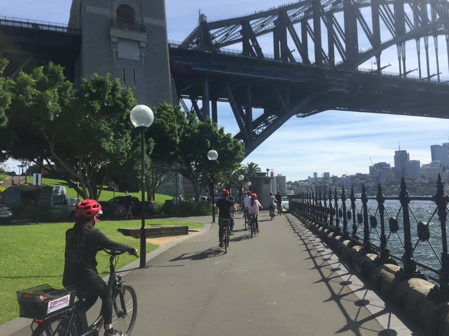 Sydney: Guided Harbour E-Bike Tour - Barangaroo, Cockle Bay, Chinatown, and Surry Hills