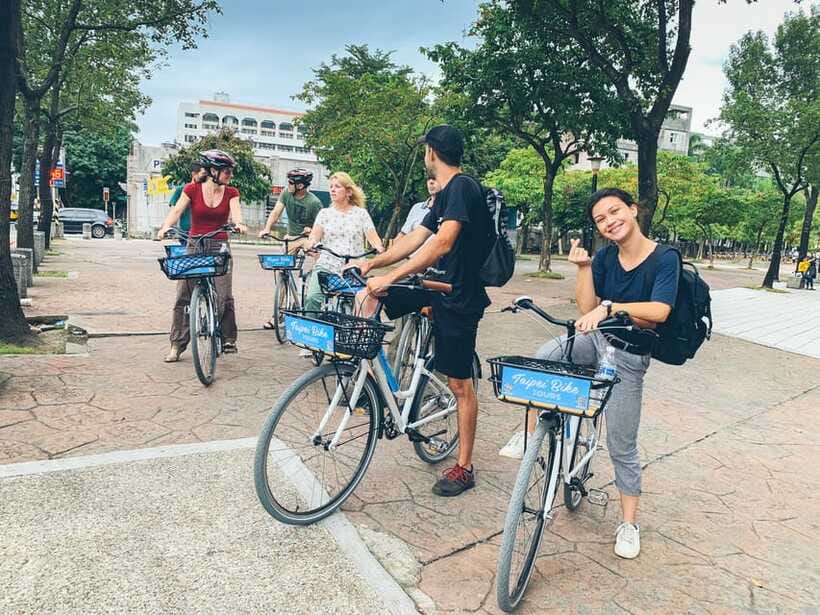 Taipei: 4-Hour Morning City Cycling Tour with Breakfast - Longshan Temple, Taipei’s most atmospheric stop