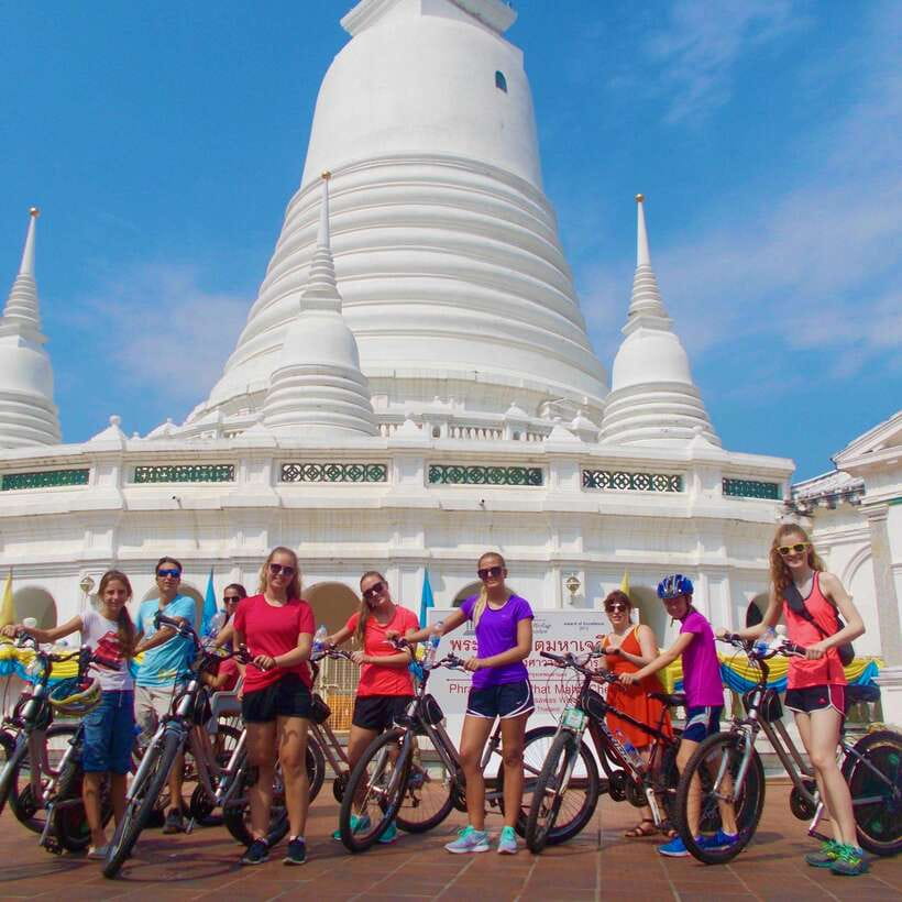 Thai culture and Bangkok local life guided bike tour - Meeting near Hua Lamphong and starting in Talat Noi