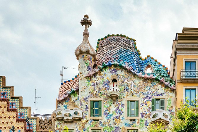 The Beauty of Barcelona by Bike: Private Tour - Starting under the Gaudí lanterns at Plaça Reial