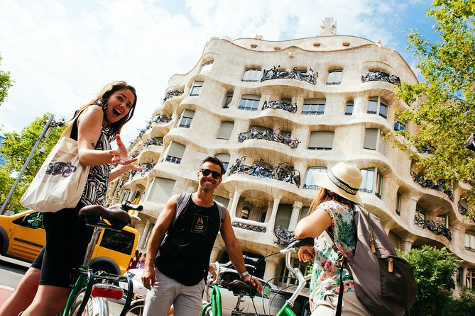 The Beauty of Barcelona by Bike: Private Tour - Reaching Sagrada Família by bicycle