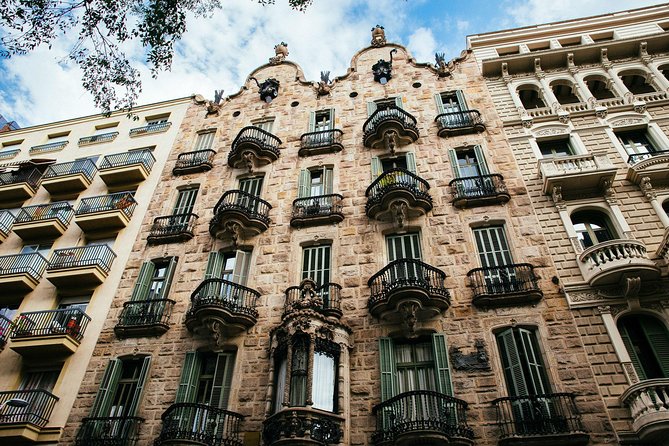 The Beauty of Barcelona by Bike: Private Tour - What the private guide adds