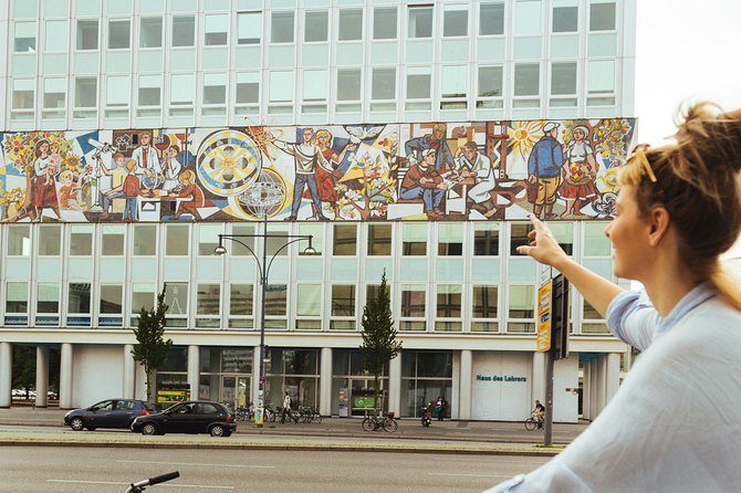 The Beauty of Berlin by Bike: Private Tour - A snack break that keeps the ride personal