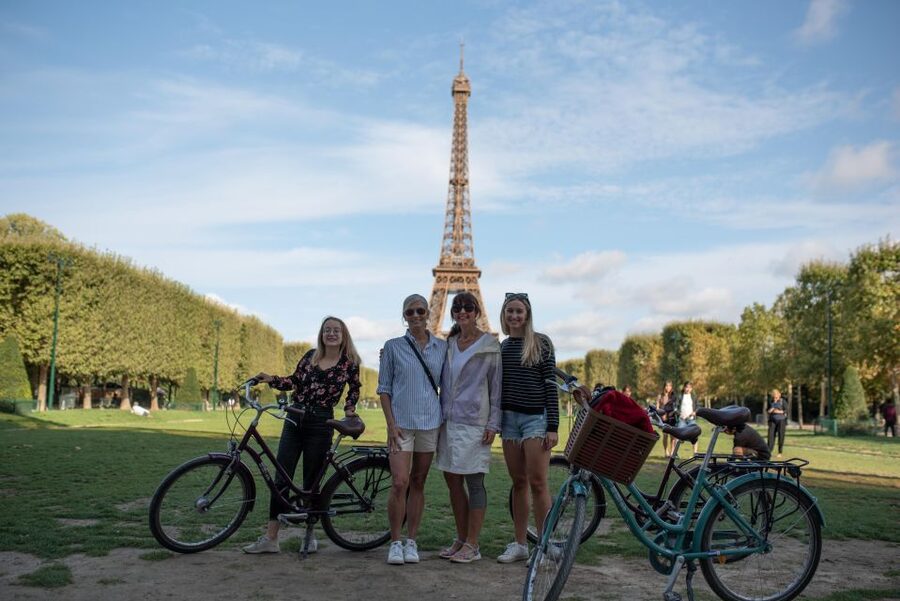 The Best of Paris: Small Group Bike Tour like a Local - Photo stops and close views